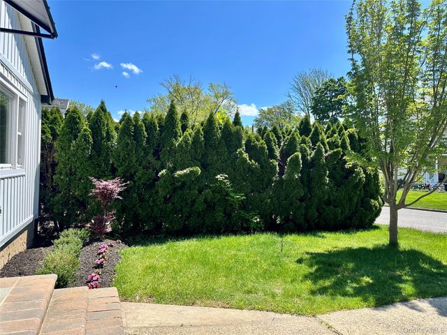 47 Norwich Street, Huntington Station, NY 11746