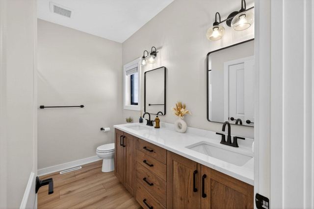 2101 21st Avenue NE, Kasson, MN 55944