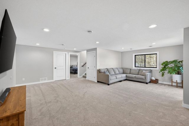 2101 21st Avenue NE, Kasson, MN 55944