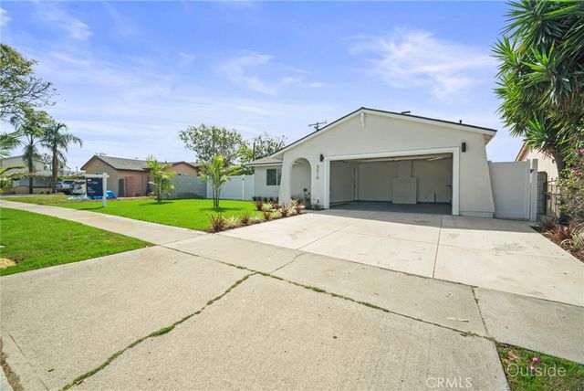 5010 W Maurie Avenue, Santa Ana, CA 92703