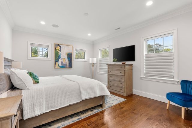 210 Evelyn 210, Newton, MA 02468