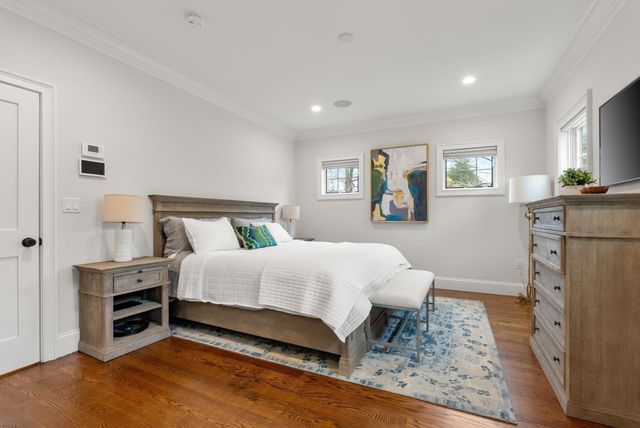 210 Evelyn 210, Newton, MA 02468