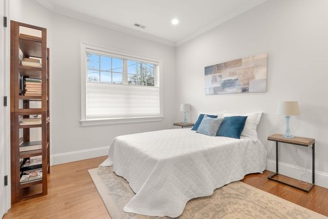 210 Evelyn 210, Newton, MA 02468