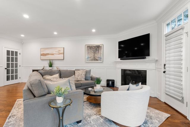 210 Evelyn 210, Newton, MA 02468