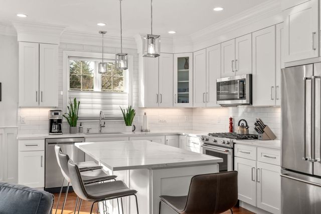 210 Evelyn 210, Newton, MA 02468