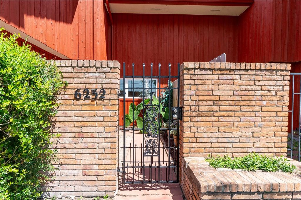 6232 Weber, Corpus Christi, TX 78413 — photo 2