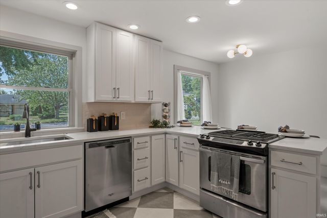 2121 E Madison Street, South Bend, IN 46617