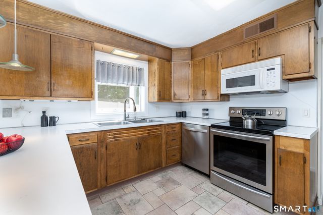 57 Jean Road, Manchester, CT 06040