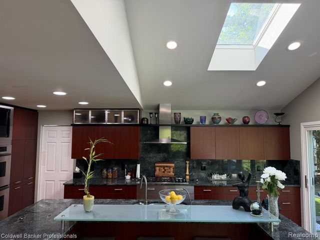 31925 Olde Franklin Drive, Farmington Hills, MI 48334