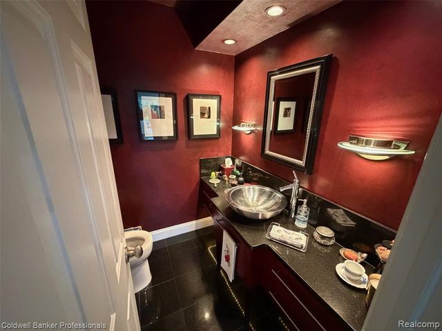 31925 Olde Franklin Drive, Farmington Hills, MI 48334