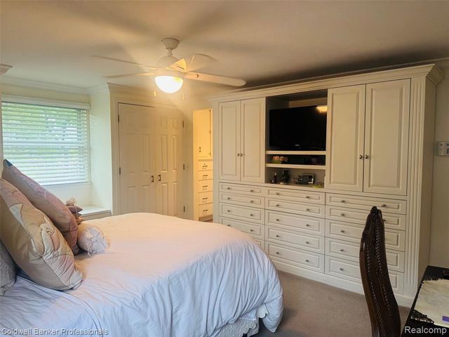 31925 Olde Franklin Drive, Farmington Hills, MI 48334
