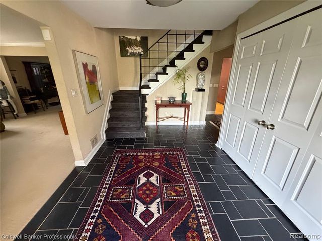 31925 Olde Franklin Drive, Farmington Hills, MI 48334
