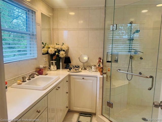 31925 Olde Franklin Drive, Farmington Hills, MI 48334