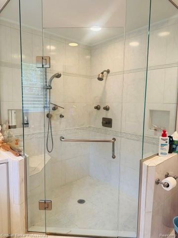 31925 Olde Franklin Drive, Farmington Hills, MI 48334