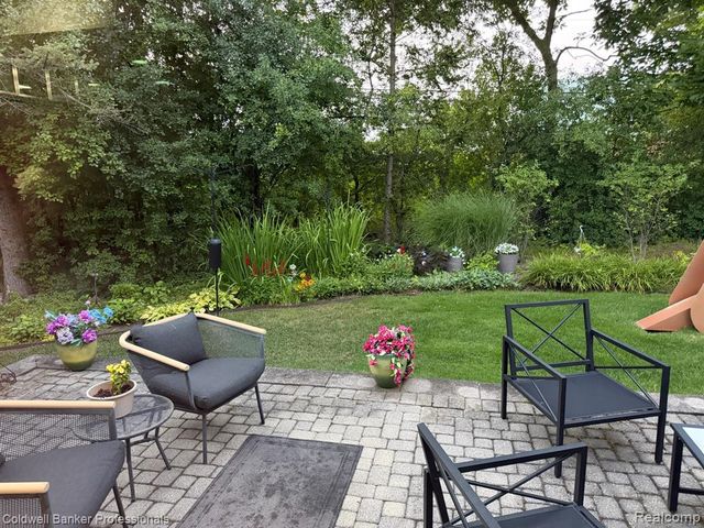 31925 Olde Franklin Drive, Farmington Hills, MI 48334