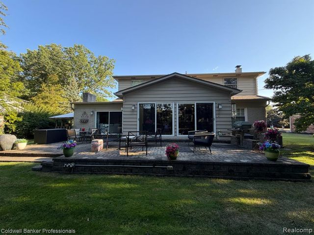 31925 Olde Franklin Drive, Farmington Hills, MI 48334