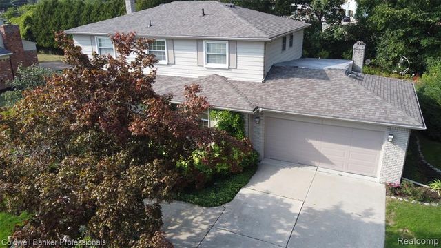 31925 Olde Franklin Drive, Farmington Hills, MI 48334