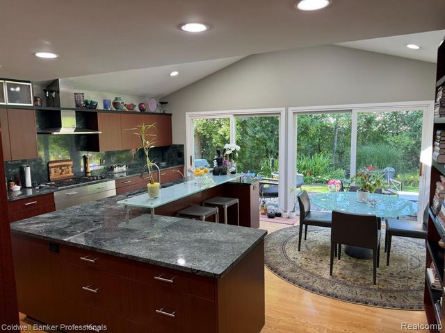 31925 Olde Franklin Drive, Farmington Hills, MI 48334