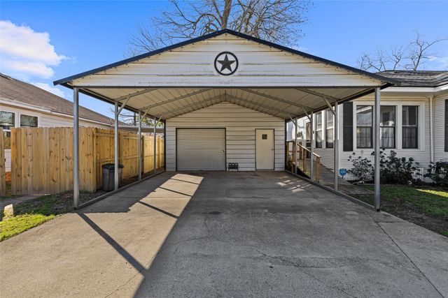 217 N Montgomery Street, Gilmer, TX 75644