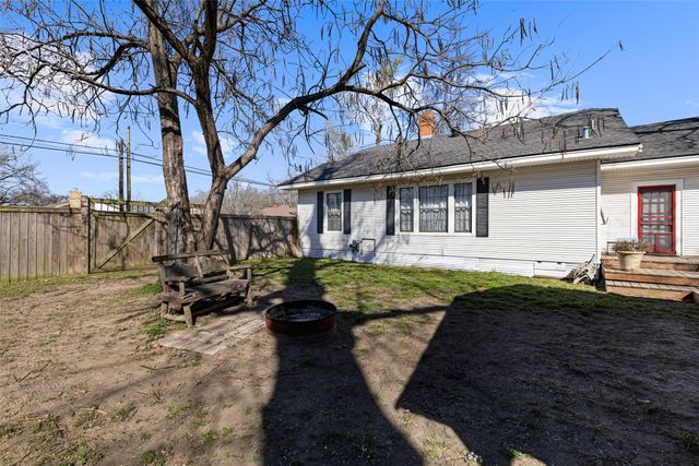217 N Montgomery Street, Gilmer, TX 75644
