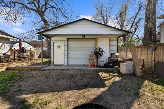 217 N Montgomery Street, Gilmer, TX 75644