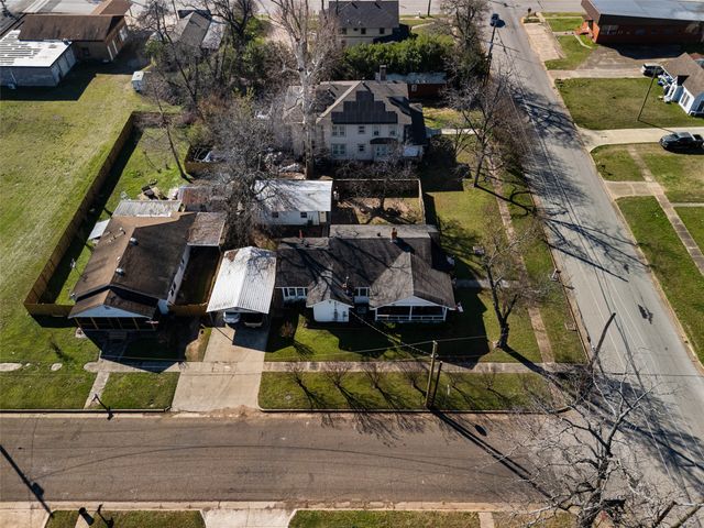 217 N Montgomery Street, Gilmer, TX 75644