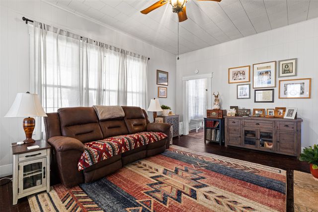 217 N Montgomery Street, Gilmer, TX 75644