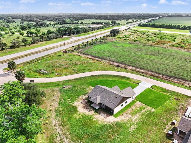 6 Cattle Dr, Bay City, TX 77414