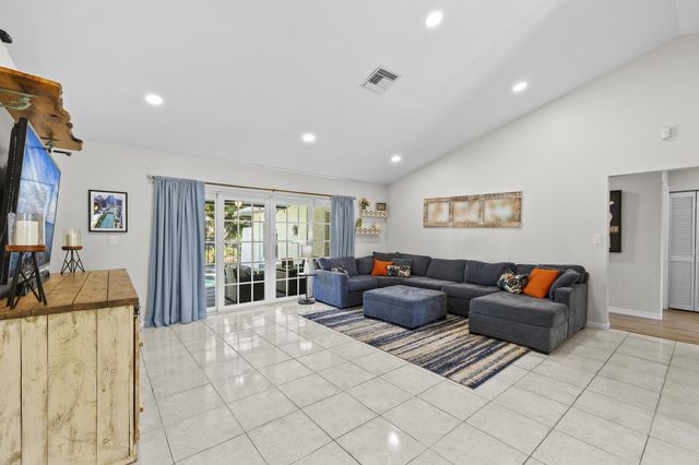 6861 SW 17th Street, Plantation, FL 33317