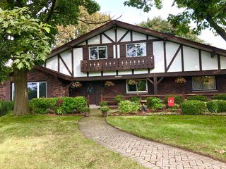 N58W26468 MOUNT DU LAC DRIVE, Sussex, WI 53089