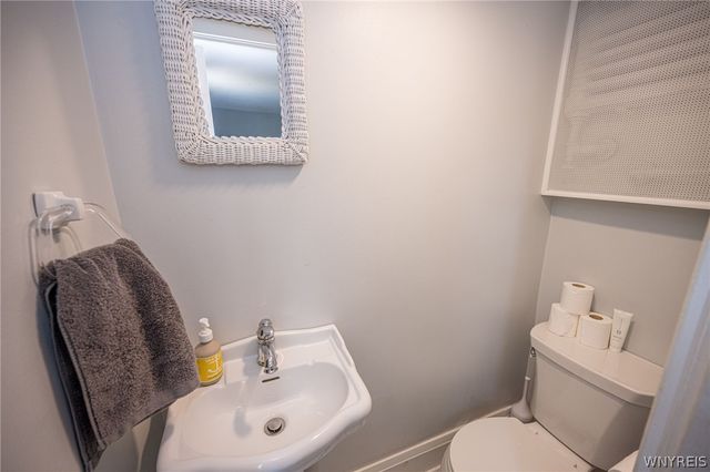 8 North Drive, Buffalo, NY 14216