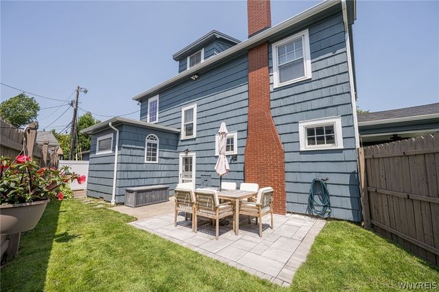 8 North Drive, Buffalo, NY 14216