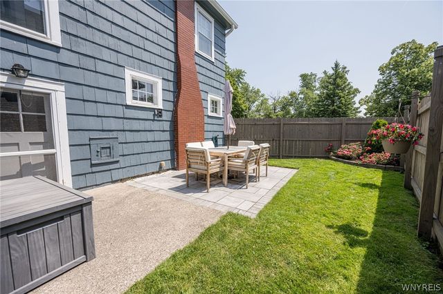 8 North Drive, Buffalo, NY 14216
