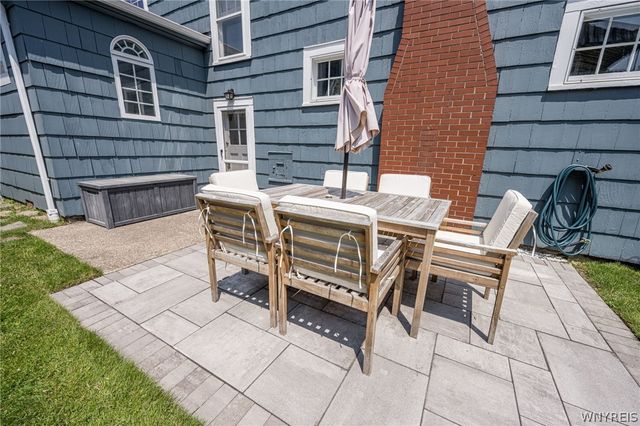 8 North Drive, Buffalo, NY 14216