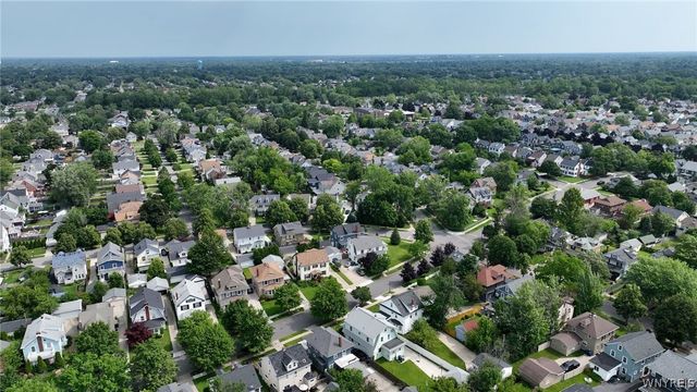 8 North Drive, Buffalo, NY 14216