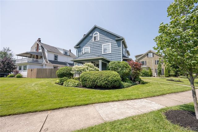 8 North Drive, Buffalo, NY 14216