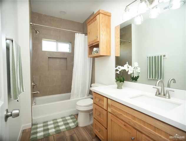 2105 E Viviana Street 2, Edinburg, TX 78542