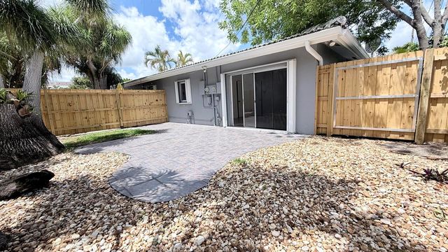 620 NE 19th Avenue N, Deerfield Beach, FL 33441