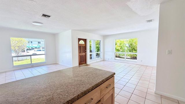 620 NE 19th Avenue N, Deerfield Beach, FL 33441