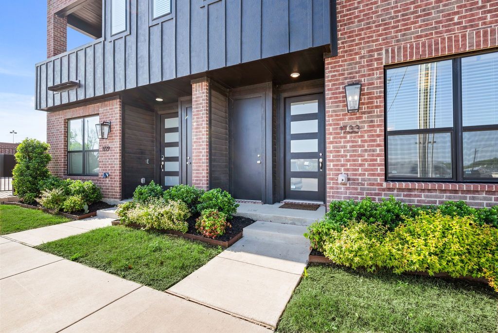 1733 W Cantey Street, Fort Worth, TX 76110
