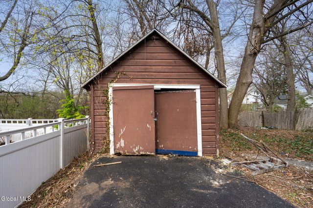 2422 Lavin Court, Troy, NY 12180