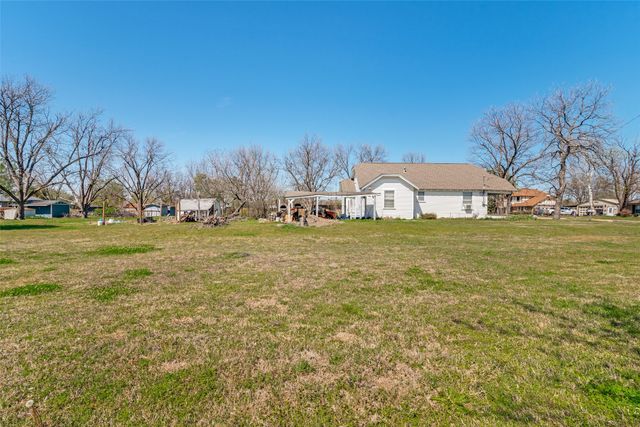 1023 N Houston, Royse City, TX 75189