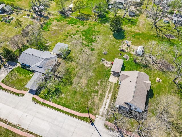 1023 N Houston, Royse City, TX 75189