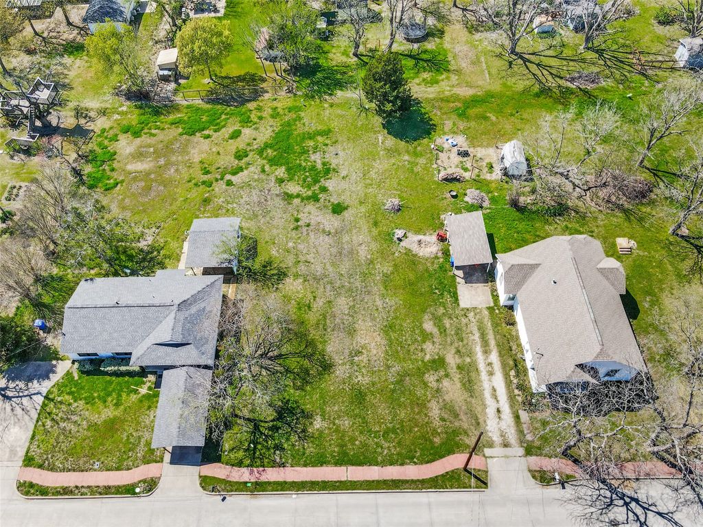 1023 N Houston, Royse City, TX 75189
