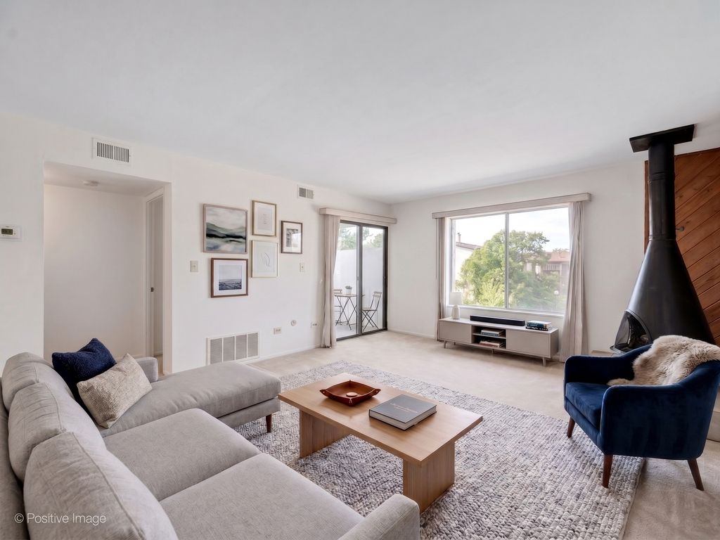 6177 KNOLL WOOD Road 302, Willowbrook, IL 60527 — photo 2
