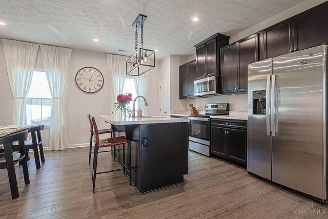 25 Wentworth Lane, Deer Park, OH 45236