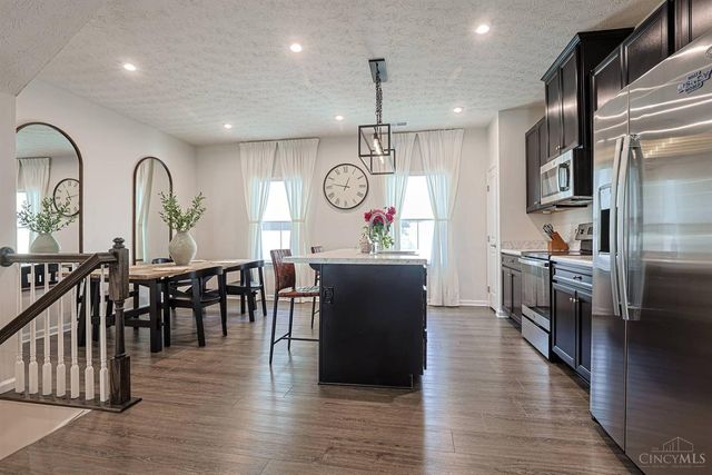 25 Wentworth Lane, Deer Park, OH 45236