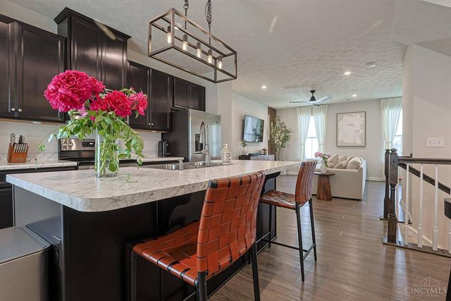 25 Wentworth Lane, Deer Park, OH 45236