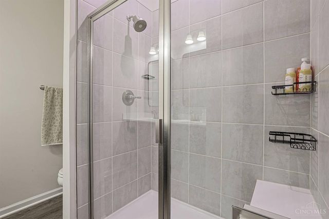 25 Wentworth Lane, Deer Park, OH 45236