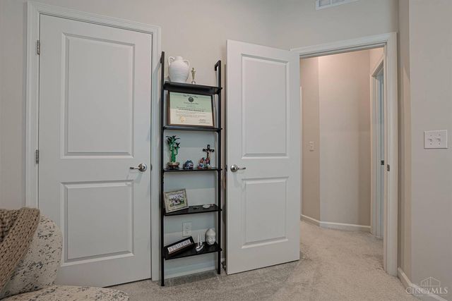 25 Wentworth Lane, Deer Park, OH 45236